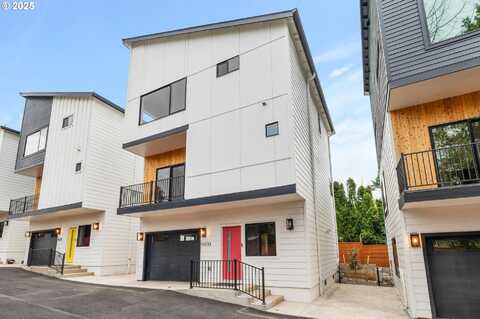 10733 NE Fremont St, Portland, OR 97220