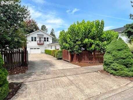 605 N GRANT ST, Newberg, OR 97132