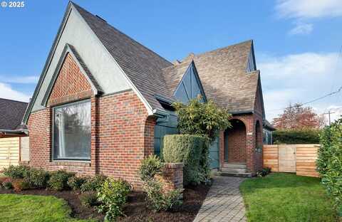 4621 NE ROYAL CT, Portland, OR 97213