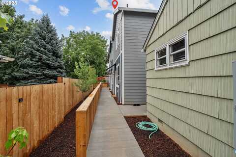 7822 SE SALMON ST, Portland, OR 97215