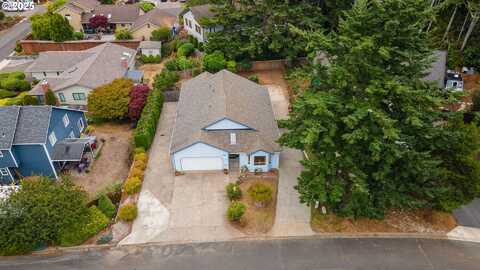 925 CHICKSES DR, Coos Bay, OR 97420