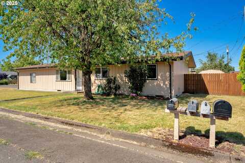 570 S 4TH ST, Harrisburg, OR 97446