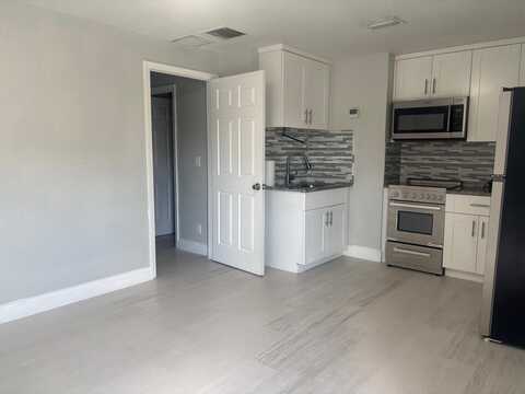 2725 Prairie Lane, Palm Springs, FL 33406