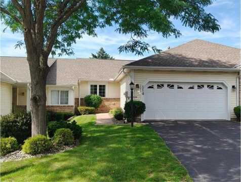 514 Deer Ridge Lane S, Maplewood, MN 55119