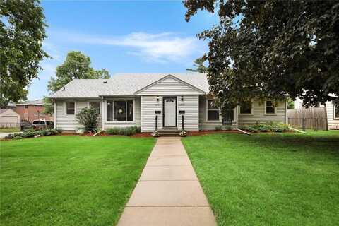 3652 Hubbard Avenue N, Robbinsdale, MN 55422
