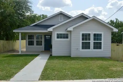 812 Uvalde, Pleasanton, TX 78064