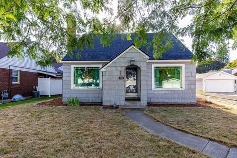 808 8th St, Davenport, WA 99122