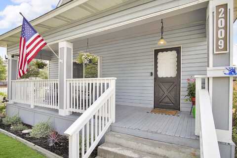 2009 W Carlisle Ave, Spokane, WA 99205