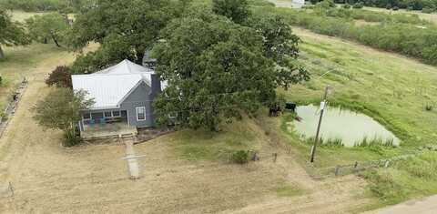 7646 CR 240, Waelder, TX 78959