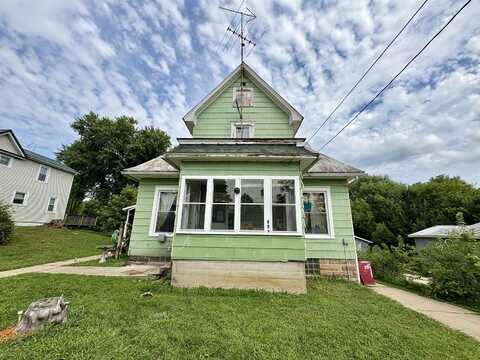 110 S Oak Street, North Freedom, WI 53951
