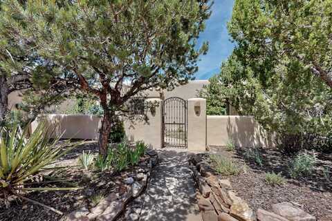 43 Blue Jay Drive, Santa Fe, NM 87506