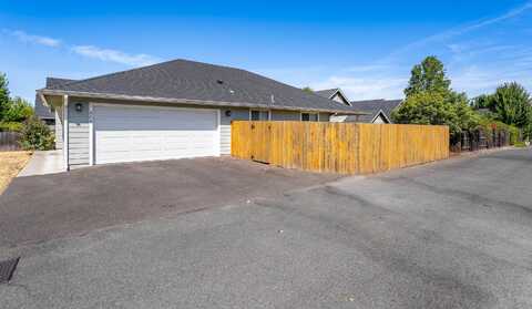 206 SE Grandview Avenue, Grants Pass, OR 97527