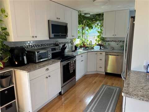3 Viking Drive, Portsmouth, RI 02871