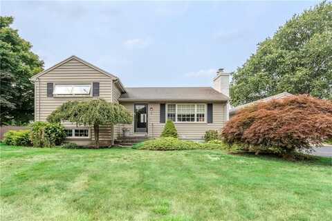 8 Spruce Avenue, Middletown, RI 02842