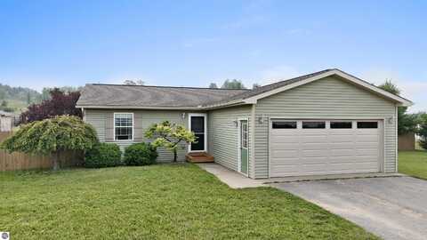 9041 Kingsfield Drive, Kingsley, MI 49649