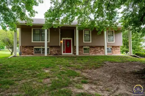 2100 NW Kendall DR, Topeka, KS 66618