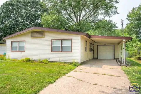 1613 SW Indian Trail, Topeka, KS 66604