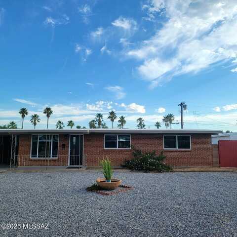6607 E Calle Luna, Tucson, AZ 85710