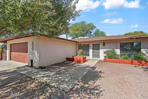 2729 N La Cienega Drive, Tucson, AZ 85715