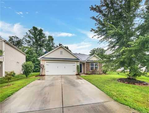 4832 Old Towne Village Circle, Pfafftown, NC 27040