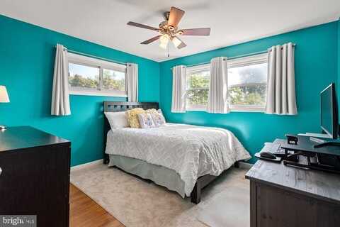 404 LYNDHURST DRIVE, BROOMALL, PA 19008