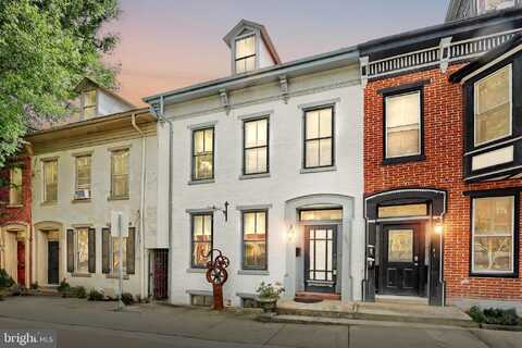 252 W PHILADELPHIA STREET, YORK, PA 17401