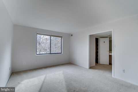 10300 BUSHMAN DRIVE, OAKTON, VA 22124