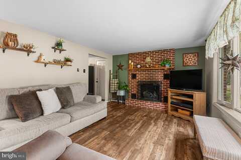 2203 E BUCK ROAD, PENNSBURG, PA 18073