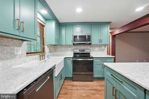 586 HOLLY CORNER ROAD, FREDERICKSBURG, VA 22406