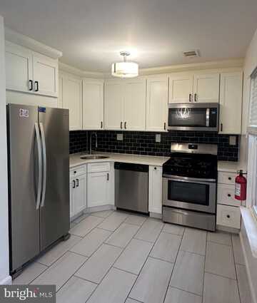 15 WASHINGTON COURT, EAST WINDSOR, NJ 08520