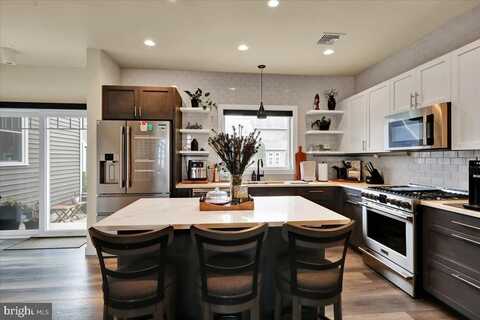 1402 BARRINGTON DRIVE, MOUNT JOY, PA 17552