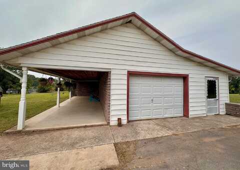 220 GRACEVILLE ROAD E, BREEZEWOOD, PA 15533
