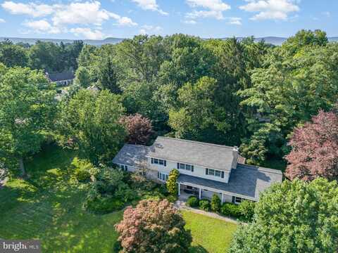 901 STRATFORD DRIVE, CARLISLE, PA 17013