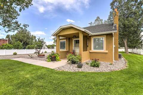 25 S 100 E ST, Circleville, UT 84723
