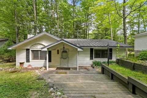 432 Chickasaw Street, Roscommon, MI 48653