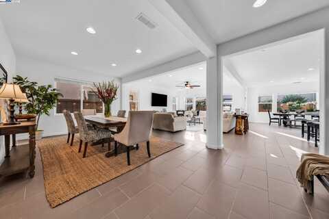 2305 Augusta Ave, Tracy, CA 95377