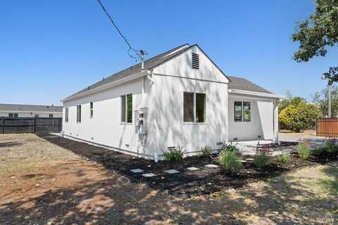 1055 S Wright Road, Santa Rosa, CA 95407