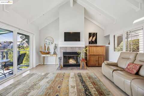 40 Spy Glass Hill, Oakland, CA 94618