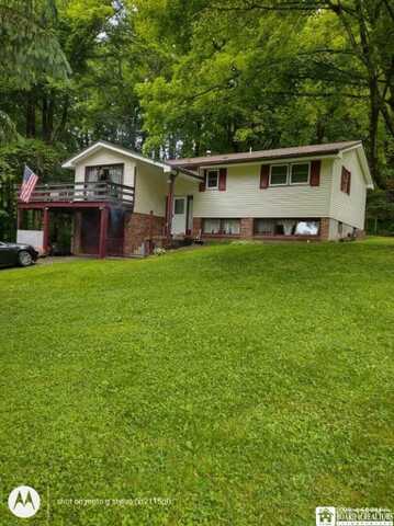 613 N Main Street, Russell, PA 16345