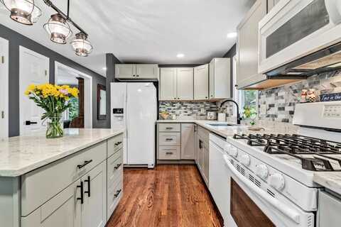 29 Happy Hollow Road, East Falmouth, MA 02536