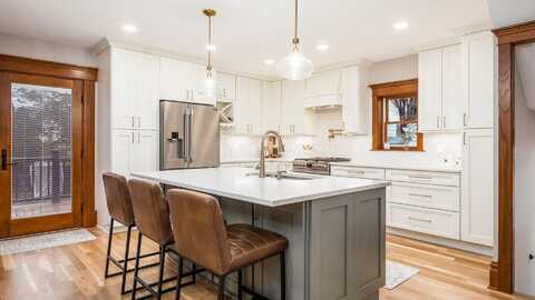 414 E College Street, Granville, OH 43023