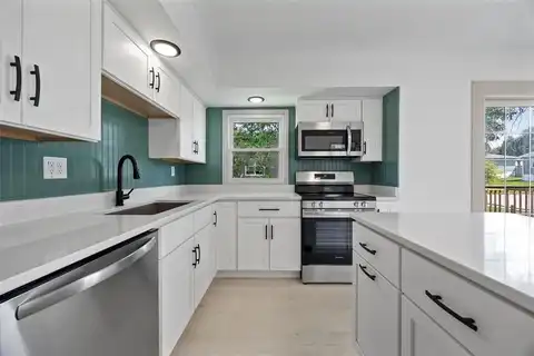 127 Broadmore Road SW, Cedar Rapids, IA 52405