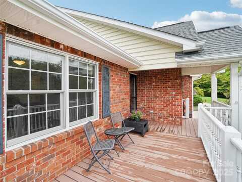645 High Quarry Road, Hendersonville, NC 28791