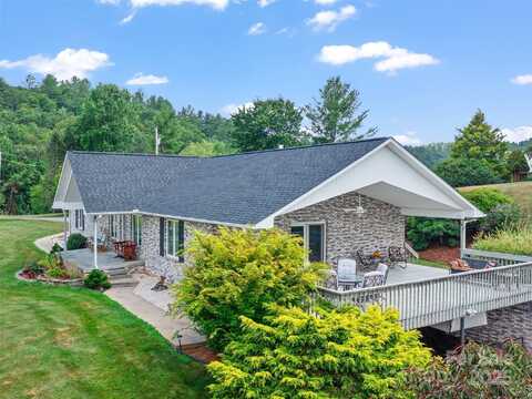 124 W Dogwood Circle, Burnsville, NC 28714