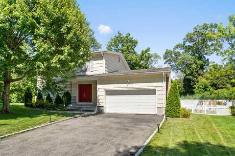87 Coachlamp Lane, Stamford, CT 06902