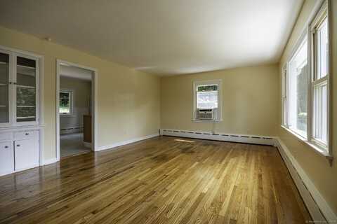 38 Wyant Road, Oxford, CT 06478