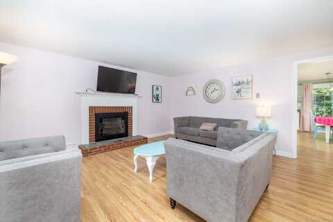 11 Brandywine Lane, Suffield, CT 06078