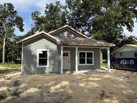 511 Second St, Trenton, FL 32693