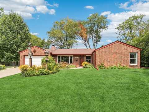 6925 Reite Avenue, Windsor Heights, IA 50324