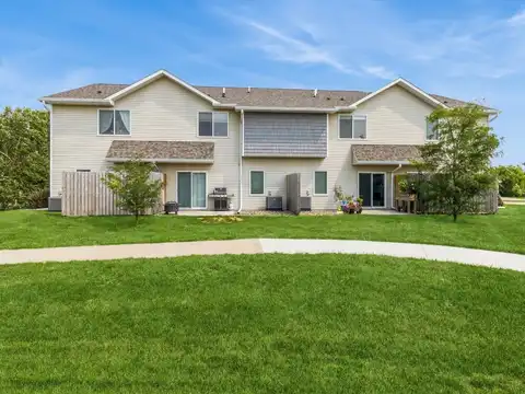 905 Summerset Place, Indianola, IA 50125